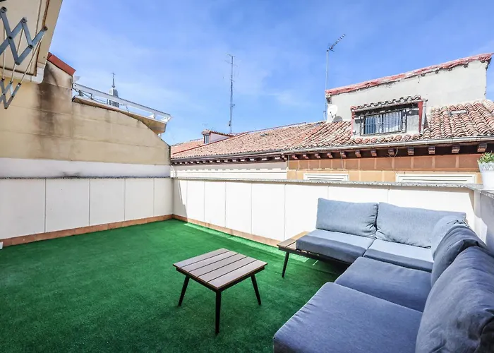 Atico Reformado Con Terraza En Tirso De Molina Para 4 Personas ALQUILER TEMPORAL